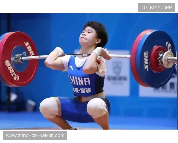 “举重赛场：高新体育中心选手背负全球期待，力争最高荣耀”