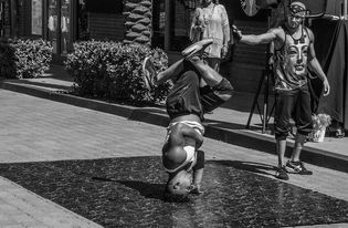 开云体育官网上-“2025世界运动会：运动舞蹈，舞者用节奏打破极限，激烈角逐精彩不停”